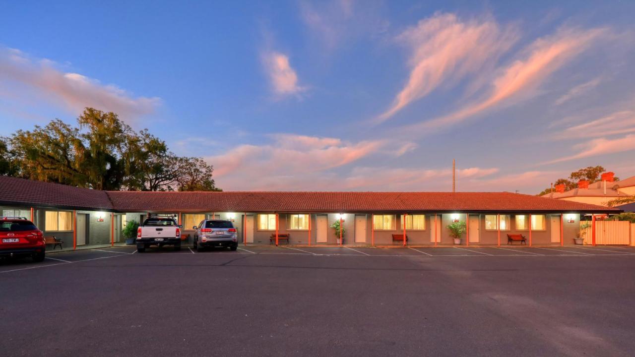 Country Leisure Motor Inn Ντούμπο Εξωτερικό φωτογραφία