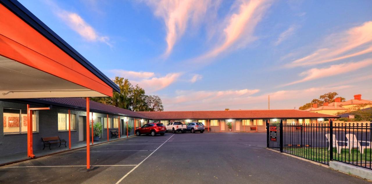 Country Leisure Motor Inn Ντούμπο Εξωτερικό φωτογραφία