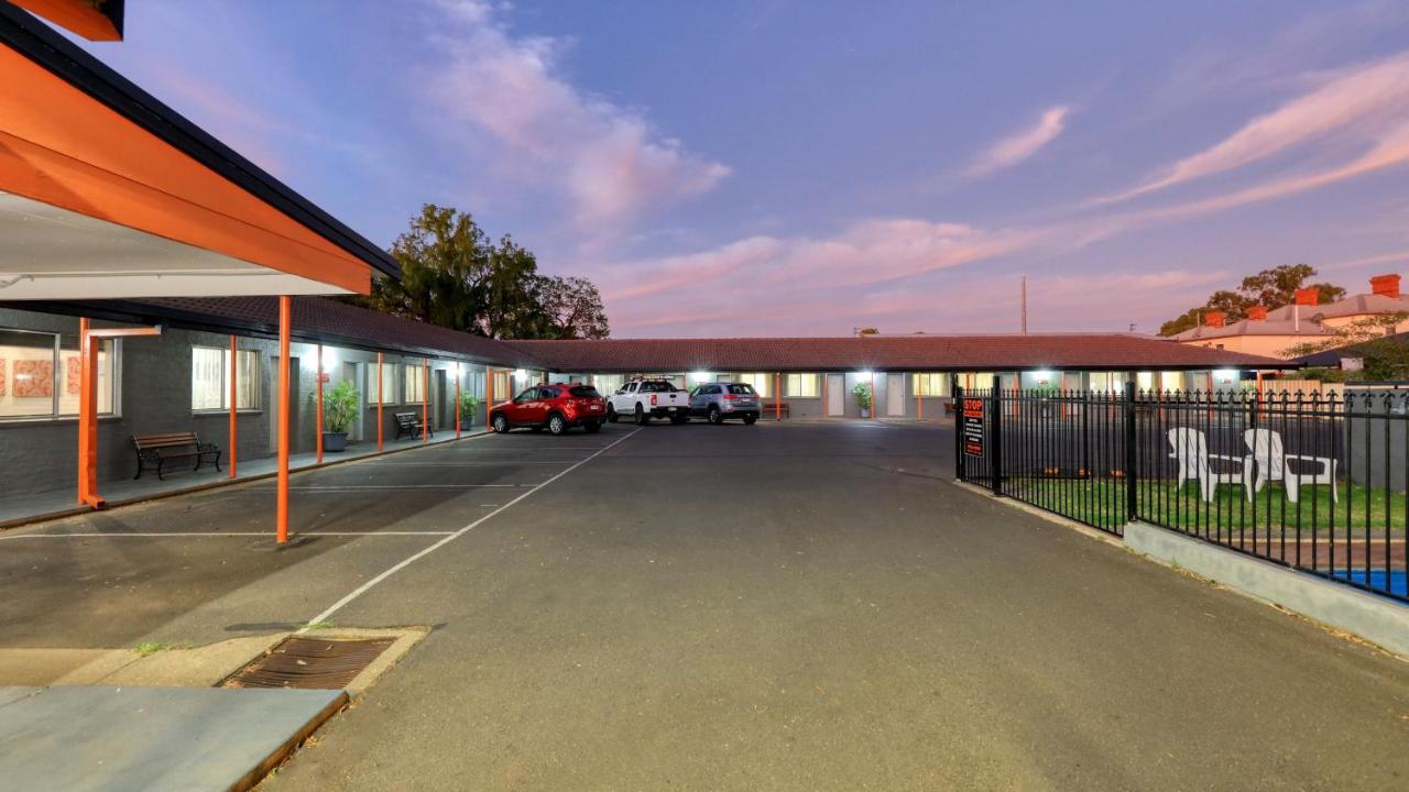 Country Leisure Motor Inn Ντούμπο Εξωτερικό φωτογραφία