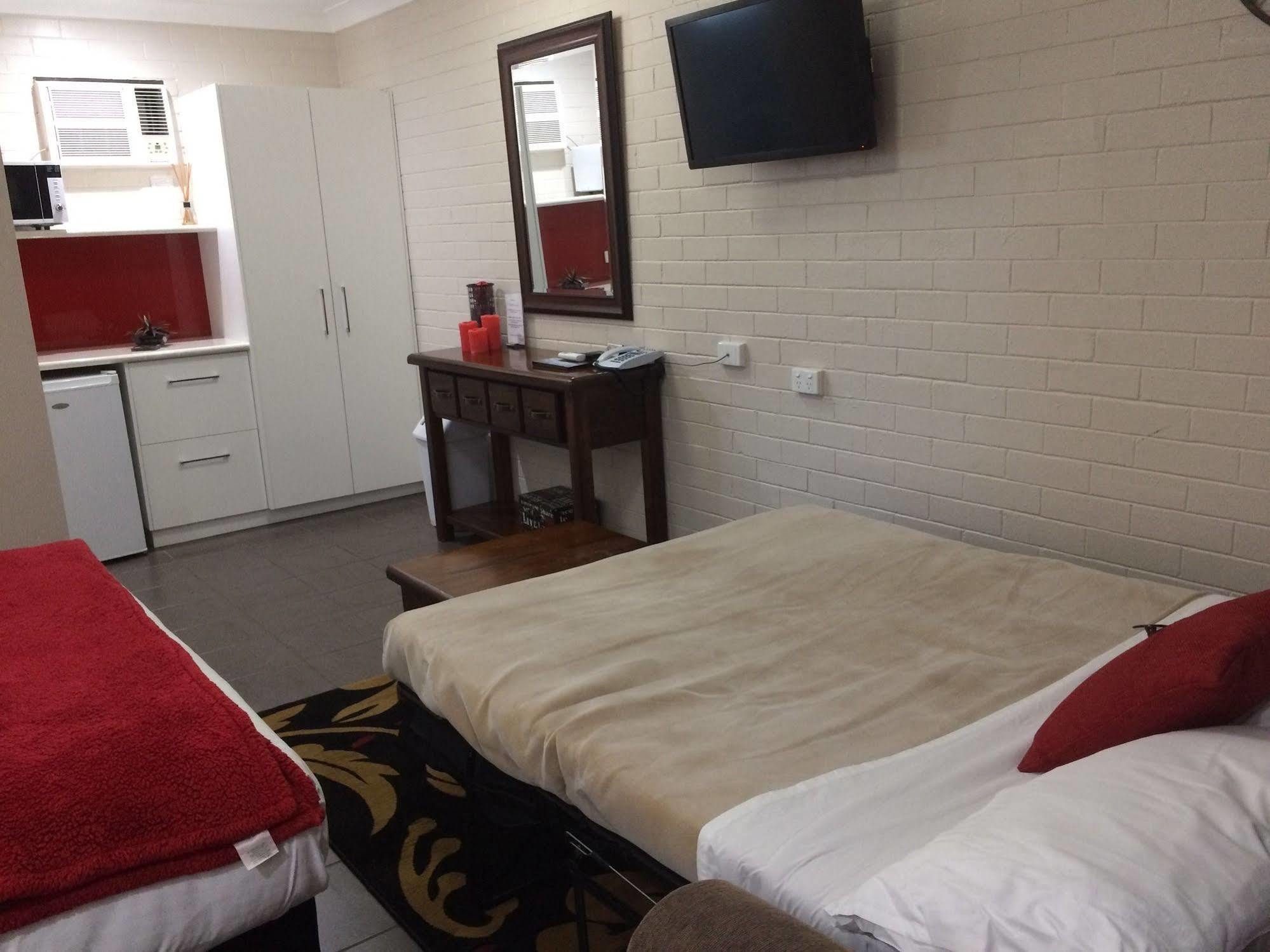Country Leisure Motor Inn Ντούμπο Εξωτερικό φωτογραφία